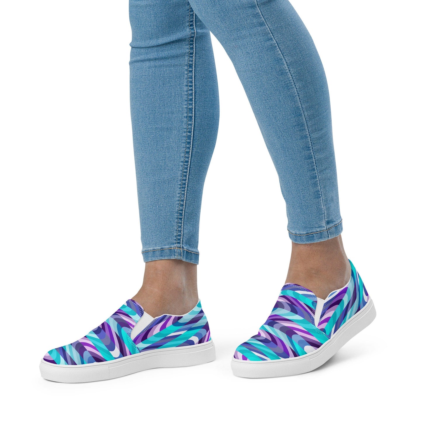 Under the Sea Waves Women’s slip-on canvas shoes