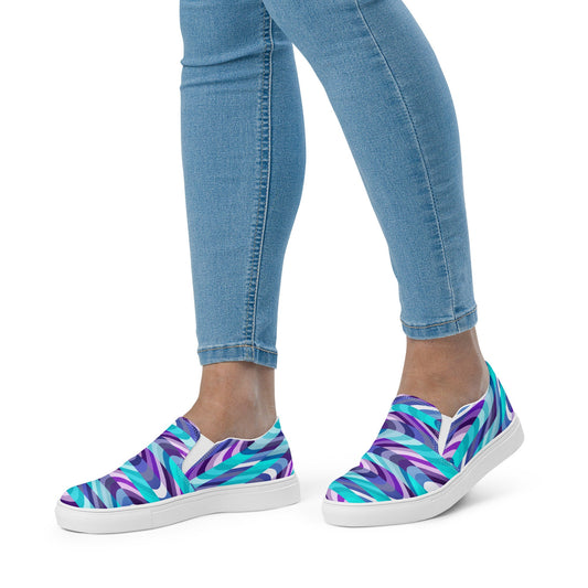 Under the Sea Waves Women’s slip-on canvas shoes